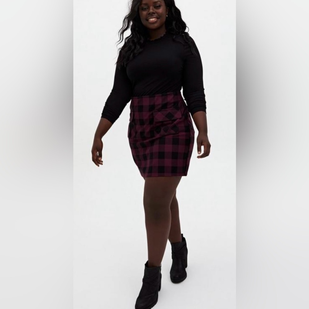 Torrid Burgundy Purple & Black Plaid Ponte Mini Skirt - 4X - Front Pockets